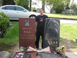 Yo en la tumba de Bruce Lee
